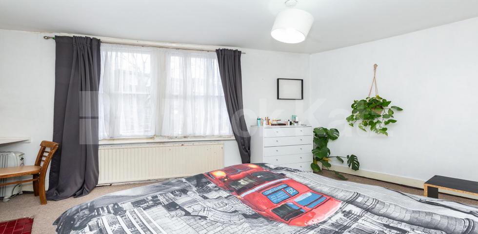 			3 Bedroom, 1 bath, 1 reception House			 Newington Green Road, CANONBURY-ISLINGTON